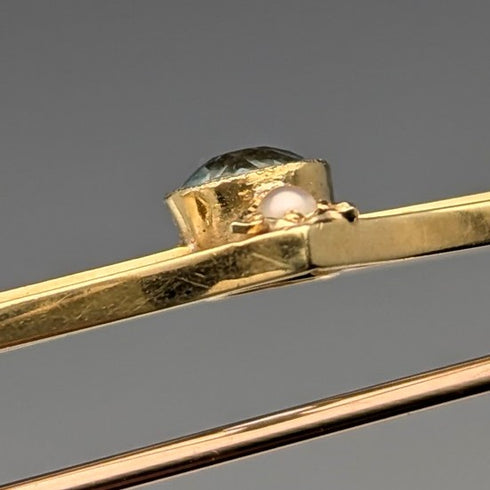 古董 15 克拉金胸針,配青石和珍珠盒